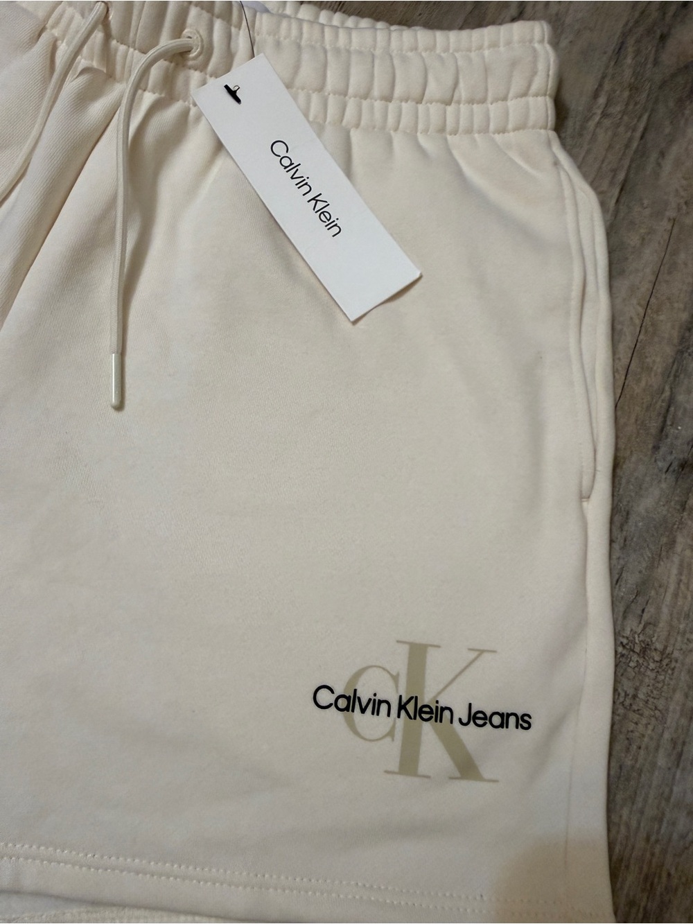 NWT Calvin Klein Cream Drawstring Athletic Shorts MEDIUM - Picture 4 of 7
